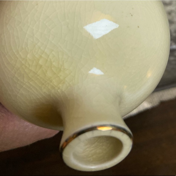 Vintage gold trimmed Small cream peacock decorative jar bud Vase crazing @ - Picture 2 of 4